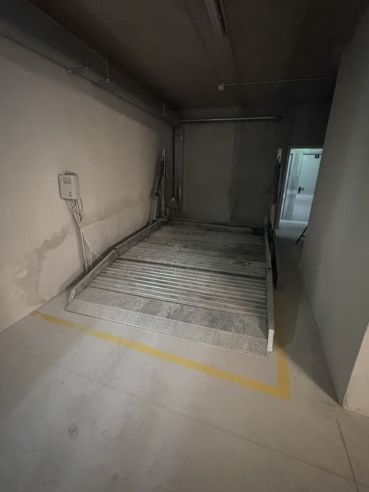 Система за паркиране на два автомобила на едно място.