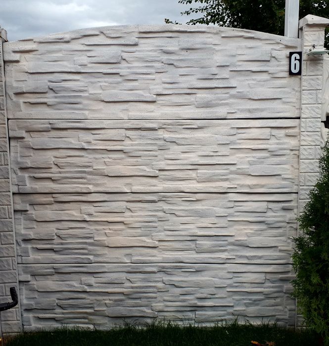 Gard beton / lacre gard / curte beton / imprejmuire / stalp beton