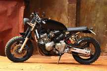 vand motocicleta honda hornet 600 scrambler