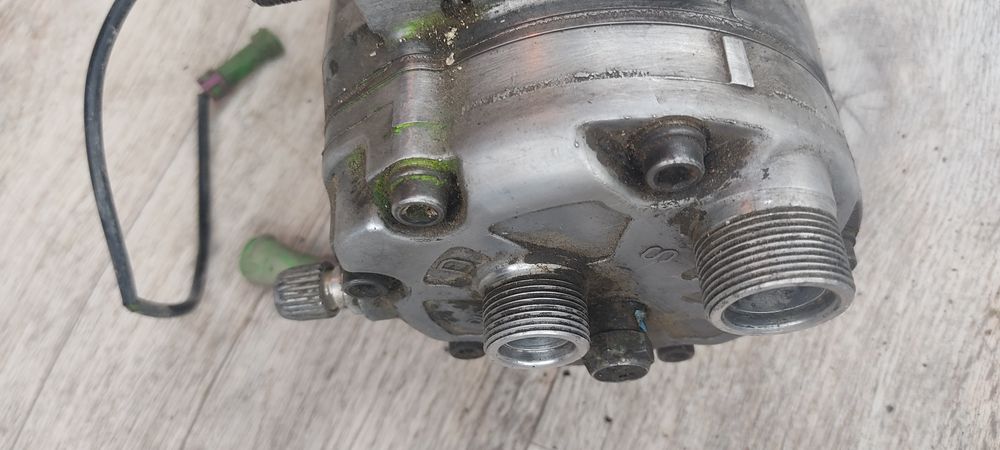 Компрессор кондиционера Ауди с4 а6