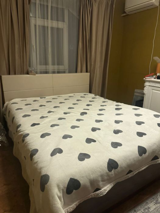 Продается спальный шкаф,кровать,комод