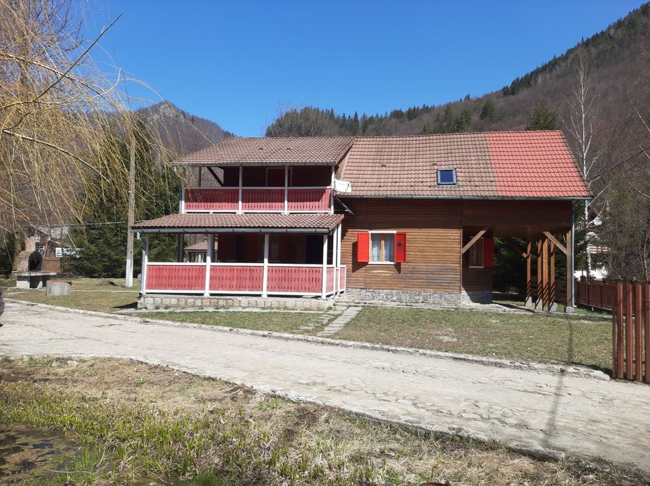 Inchiriez cabană Lepșa Vrancea Liberă de revelion 9000 lei!3 nopți