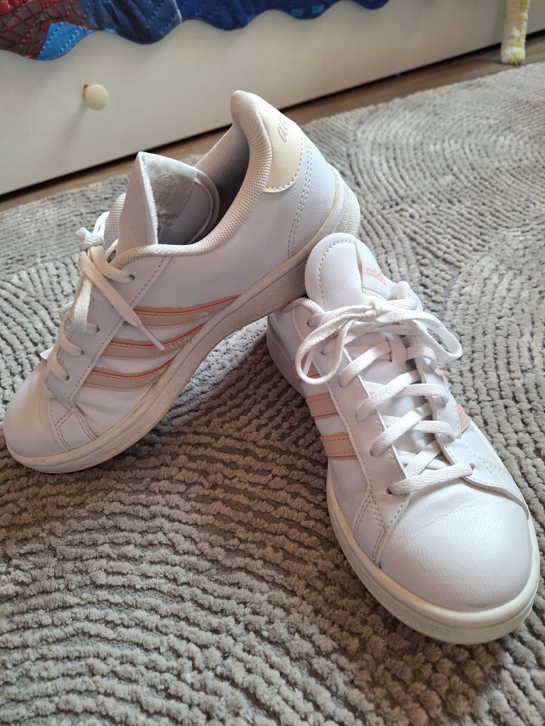 Сникърси  Adidas