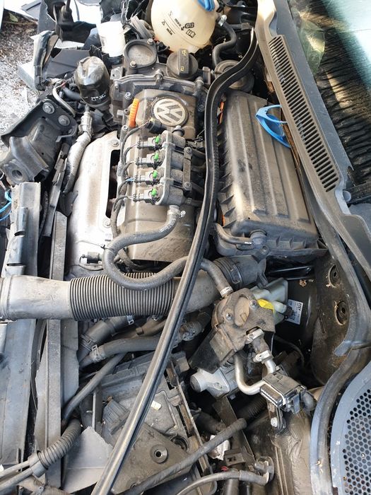 Продавам на части Фолксваген Поло 1.6 бензин 2012год ,ръчни скорости