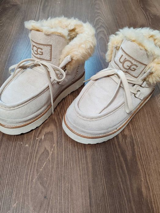 Дамски зимни боти UGG