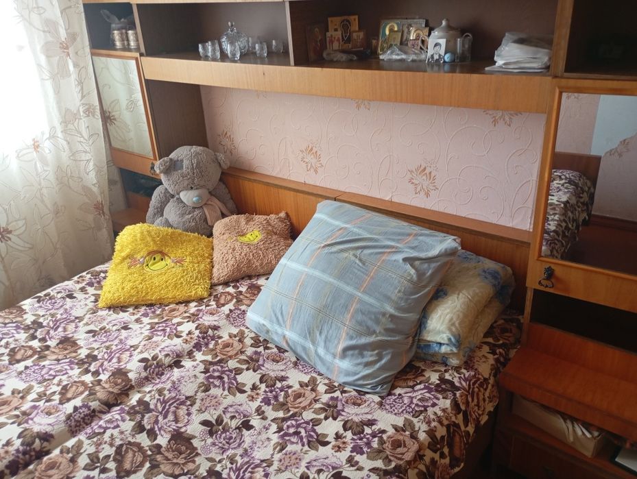 Мебель,продам спальный гарнитур,2 кровати,2 тумбы,полка,2 шифонера