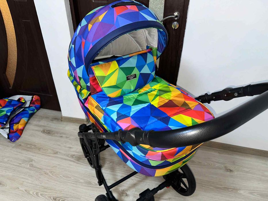 Vand carucior Adamex Rimini ca nou si ofer si baza isofix