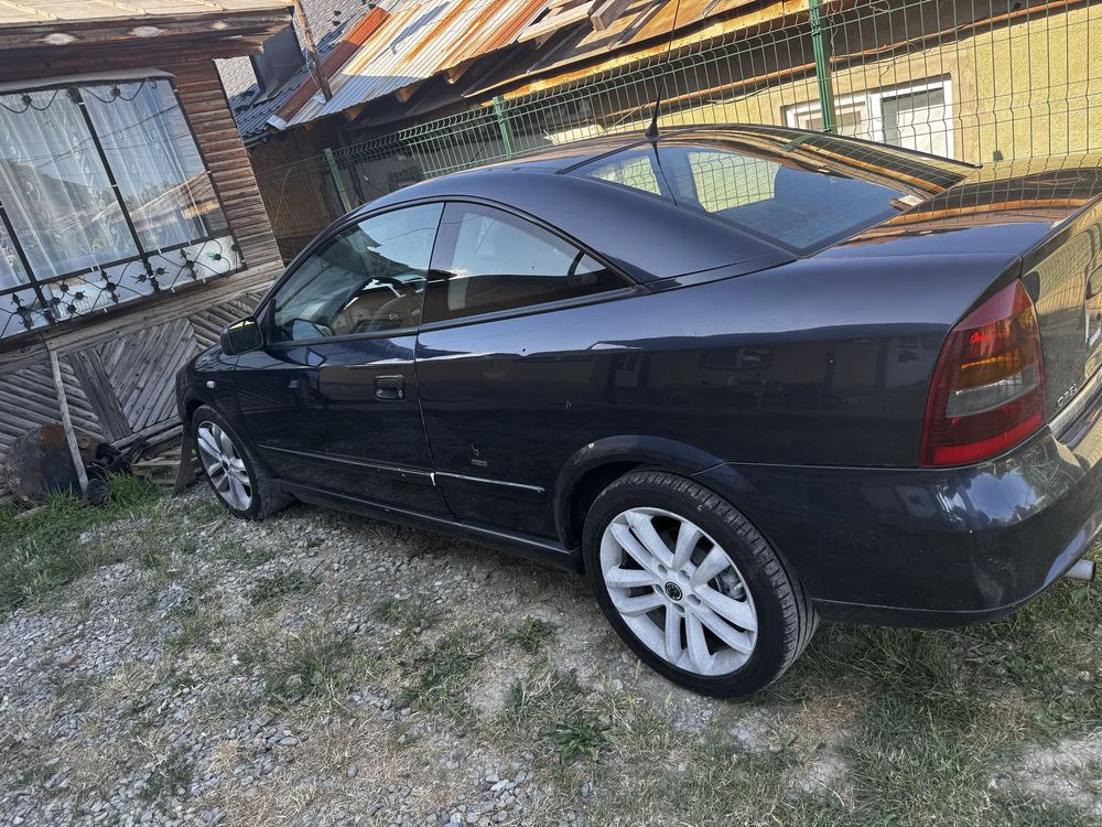 Dezmembrez opel bertone 2.2 benzina