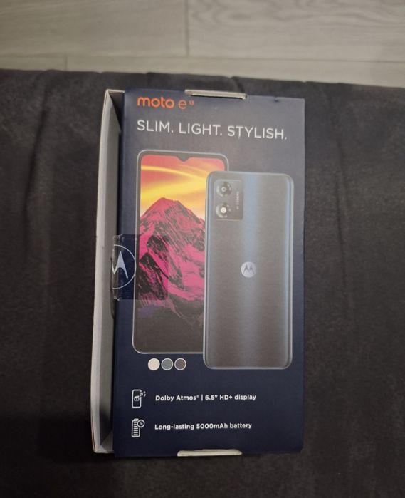 Vand telefon Motorola moto e13 nou.