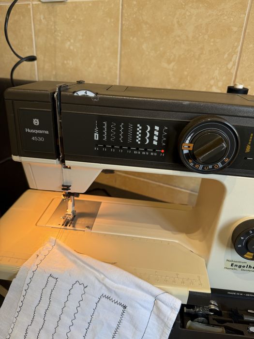 Masina de cusut surfilat si butoniere HUSQVARNA Germania