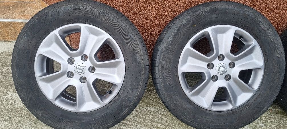 Jante Duster R16 5x114,3 cu anvelope 215/65R16