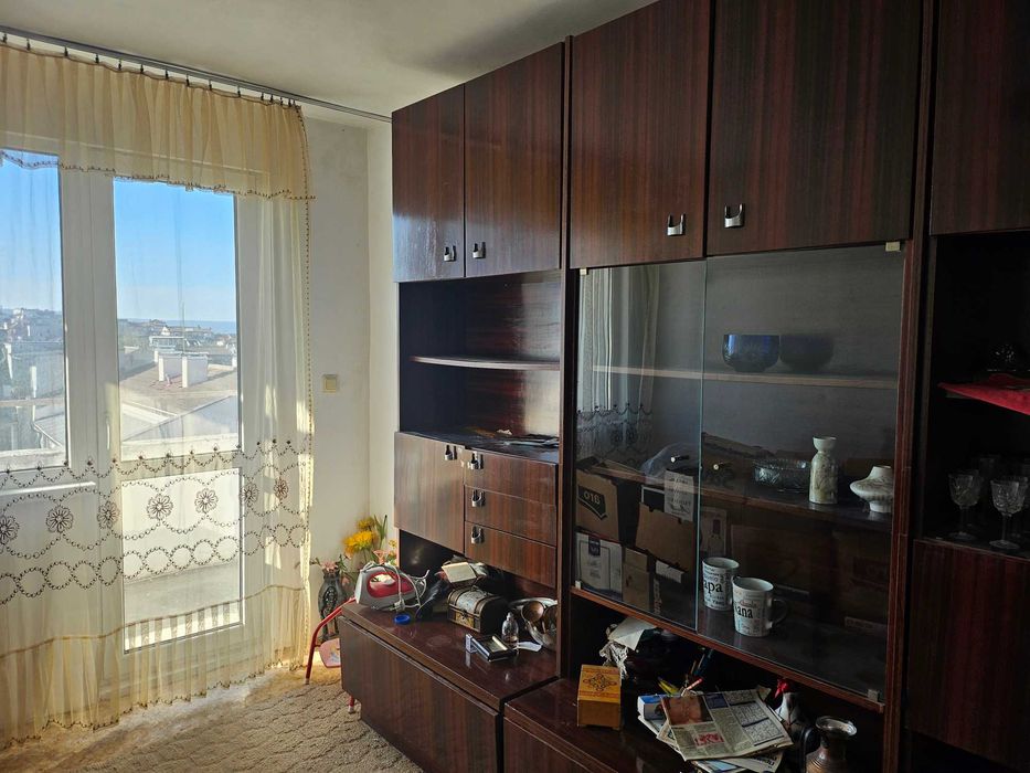 Тристаен, тухлен до Зимно кино Тракия