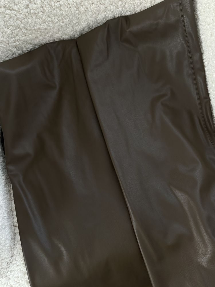 Кожени панталони на Zara размер S