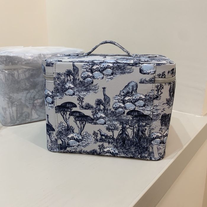 Травъл куфар Dior колекция Around the World нов запечатан със стикер