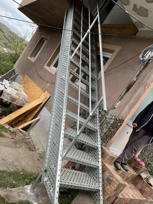 Scari metalice zincate