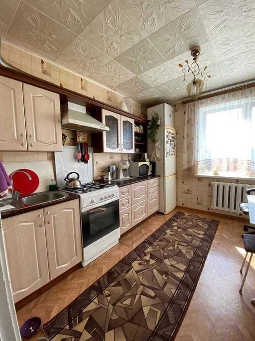 Продам 3-комнатную квартиру в районе Парка Победы