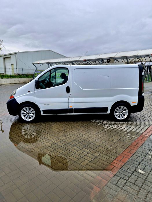 Renault  trafic  2005