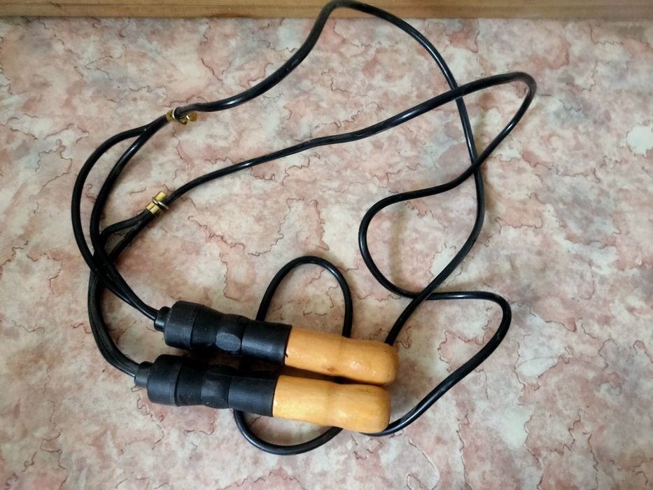 Продам скакалку, удобная, в хорошем состоянии