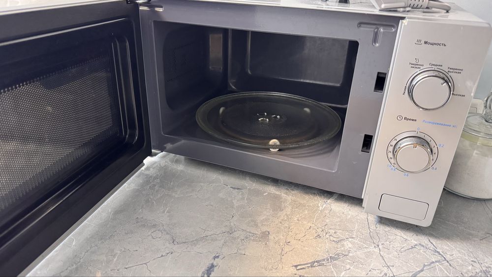 Продаю микроволновую печь