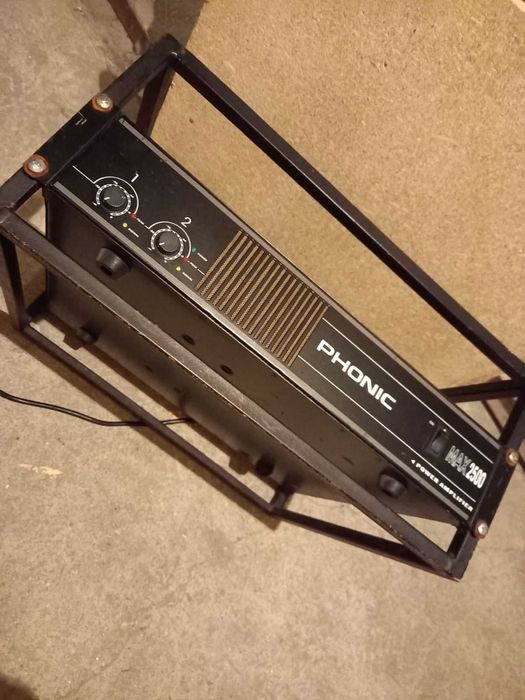 Усилвател PHONIC MAX 2500, 2 X750 ВАТА