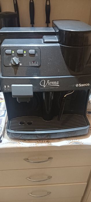 Продавам кафе машина Saeko Vienna