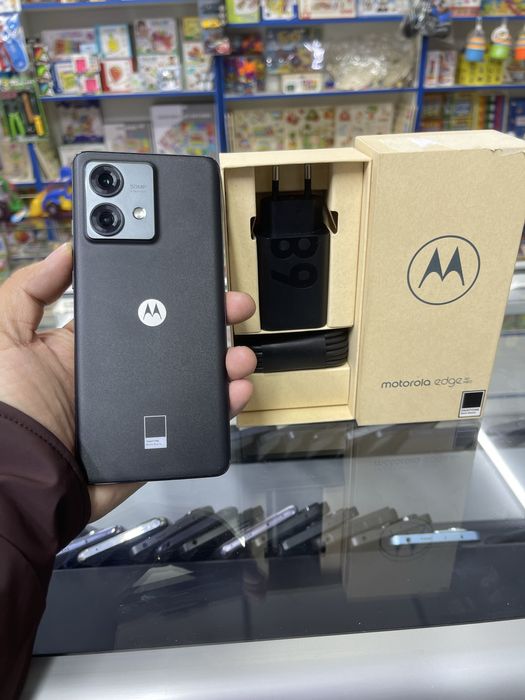 Moto edge 40 новый 12/256