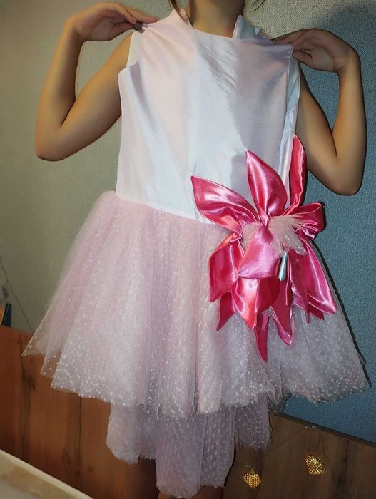 Продам розовое нарядное платье, тафта,сетка.,на 6-10 лет, размер XS.
