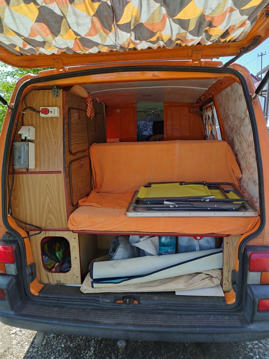 Volkswagen T4 transformat în camper