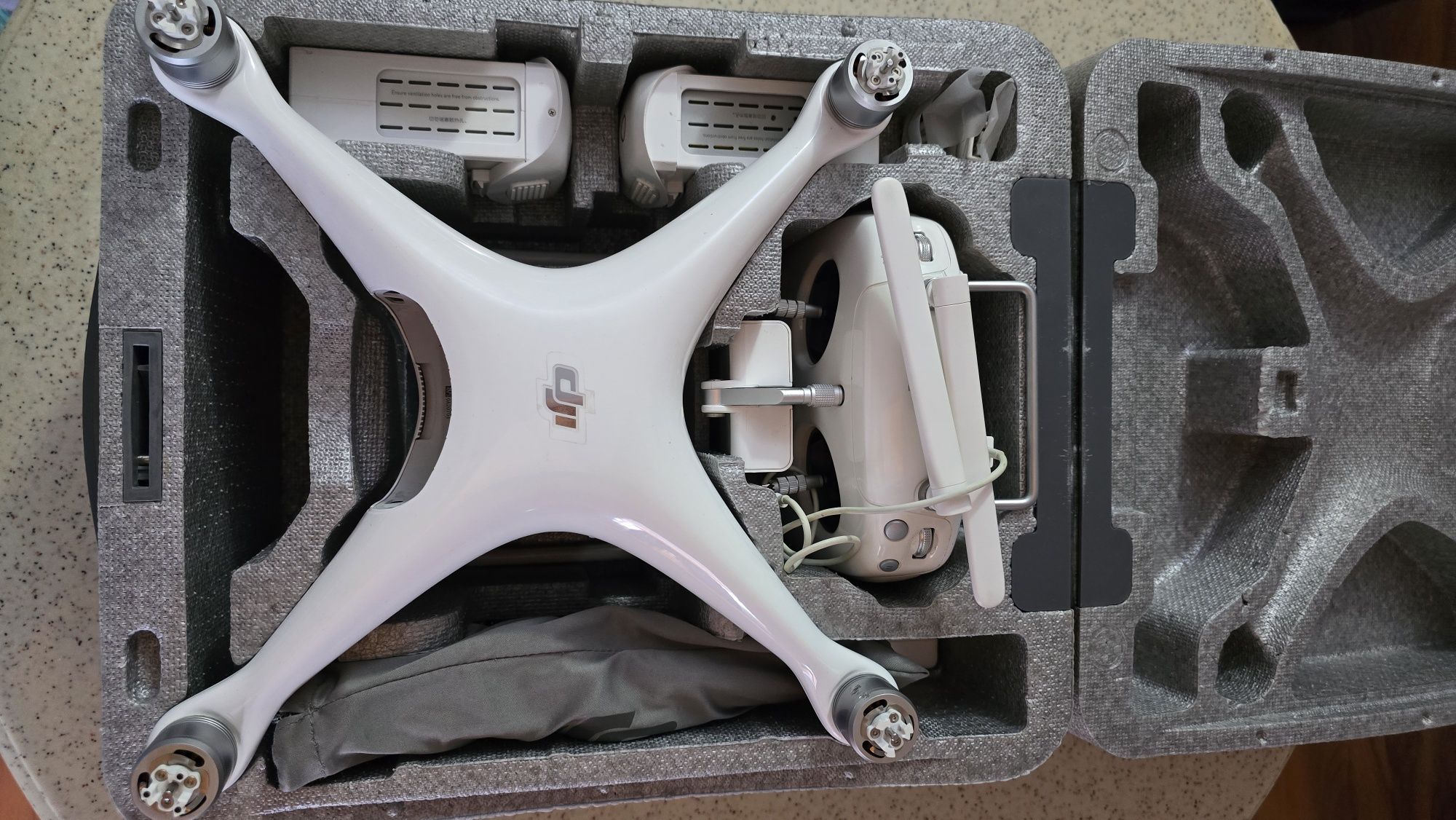 Drona Dji Phantom 4 Pro 4k cu 2 baterii cutie transport