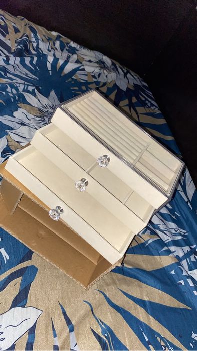 Organizator bijuterii