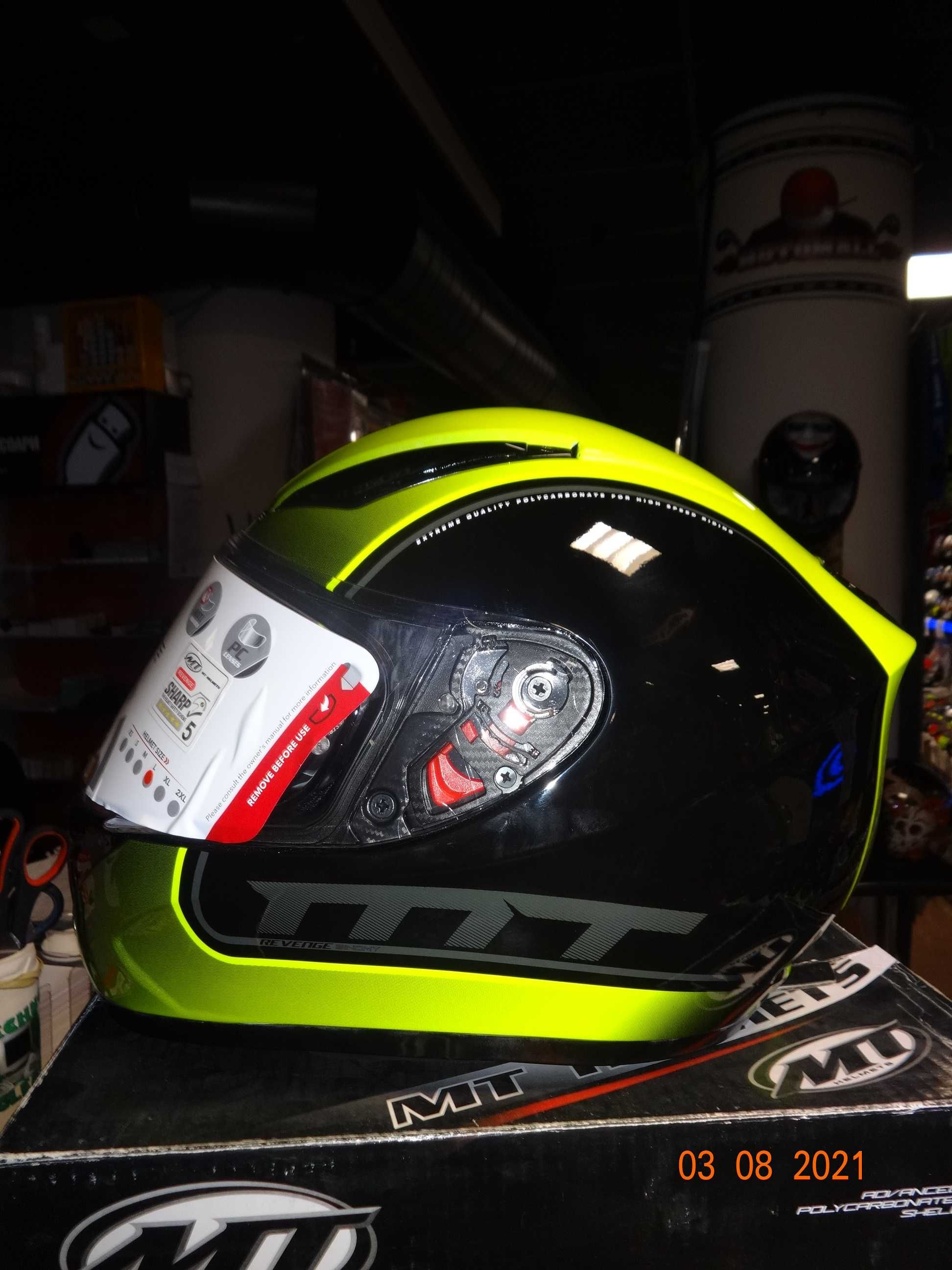 каска MT Helmets каска Revenge различни разцветки пистова мото каска