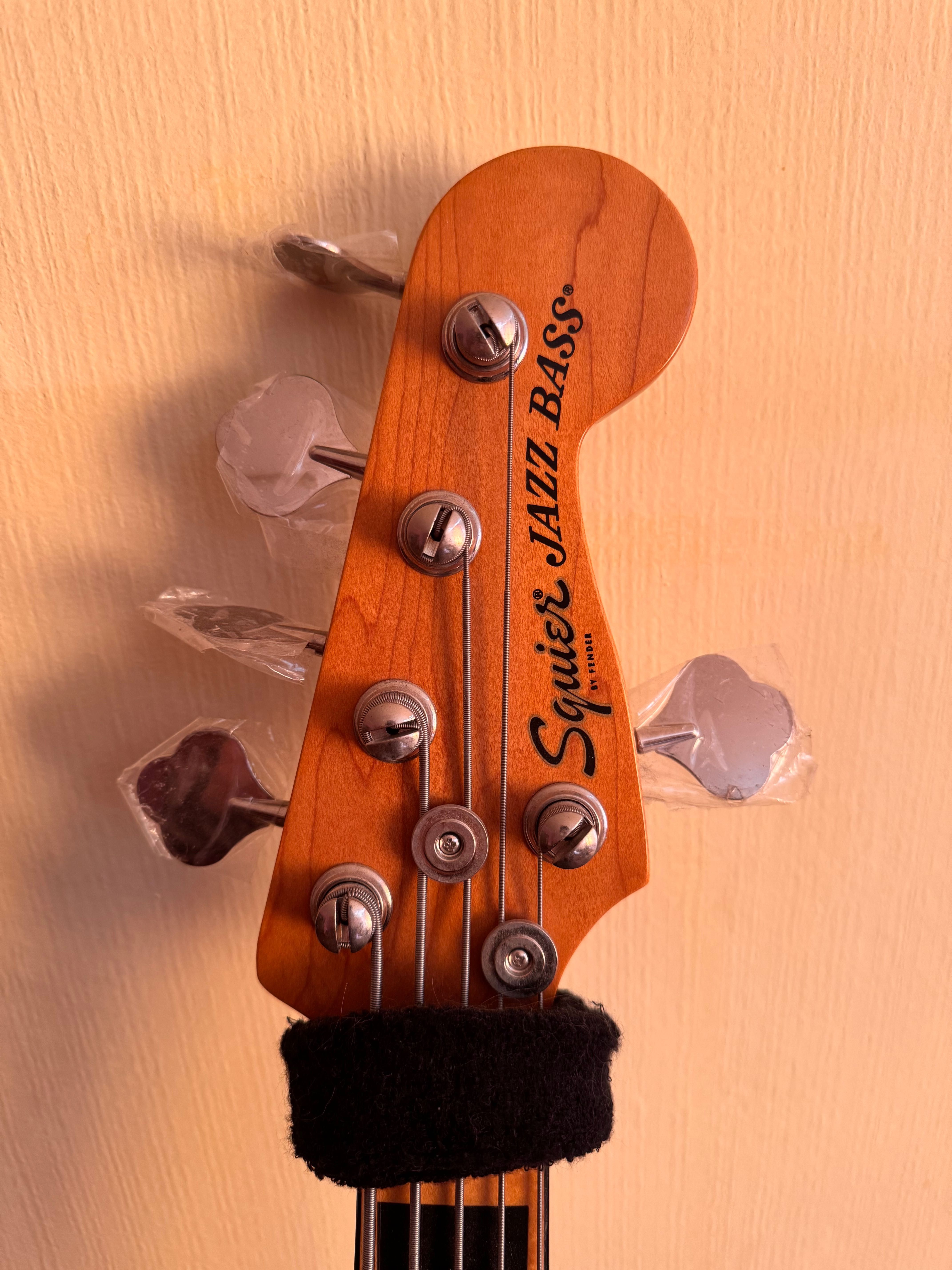Бас китара Fender Squier, Darkglass effects, behringer um2