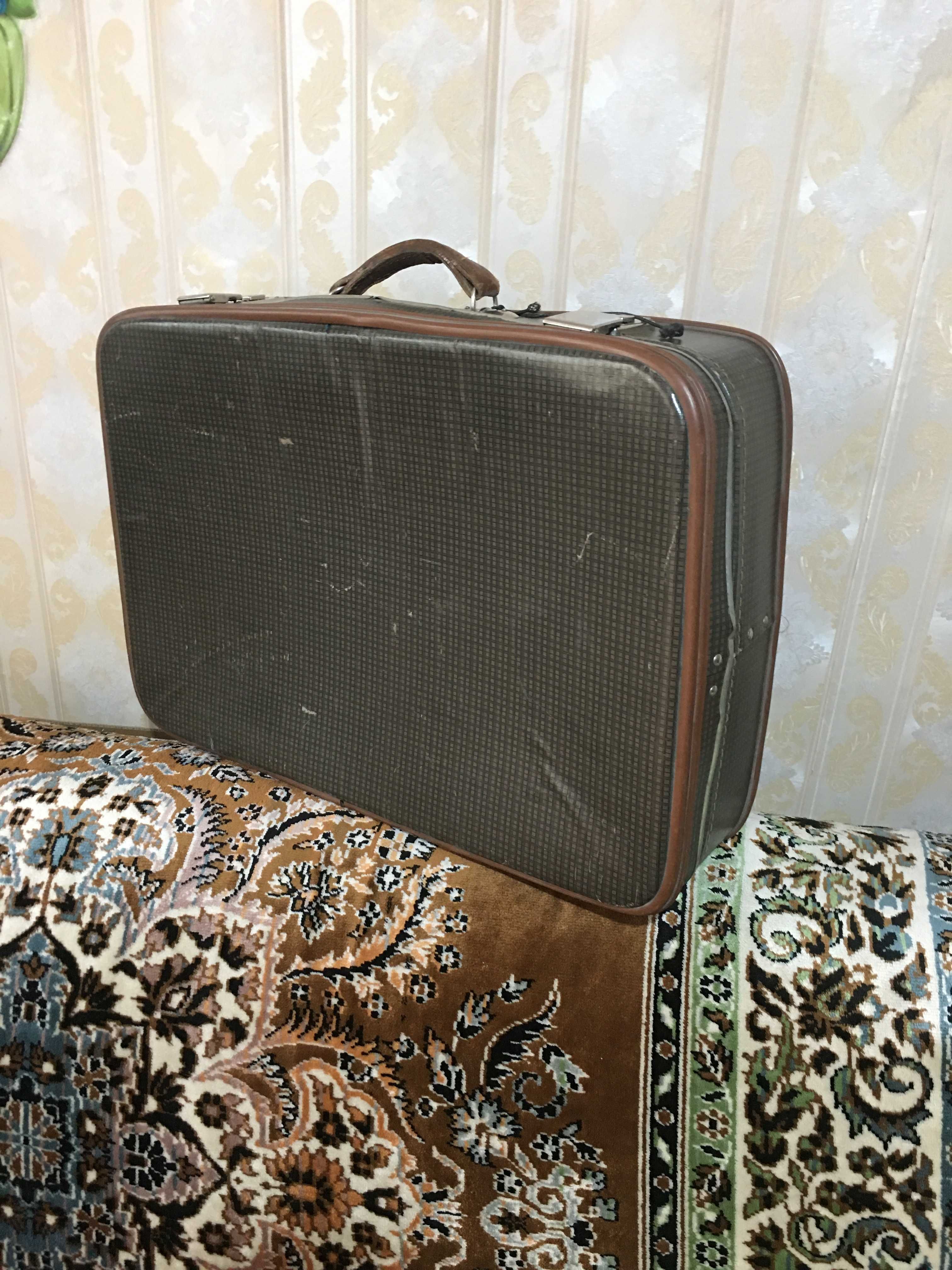 Ретро чемодан 50годы для фотосессии декора и тп