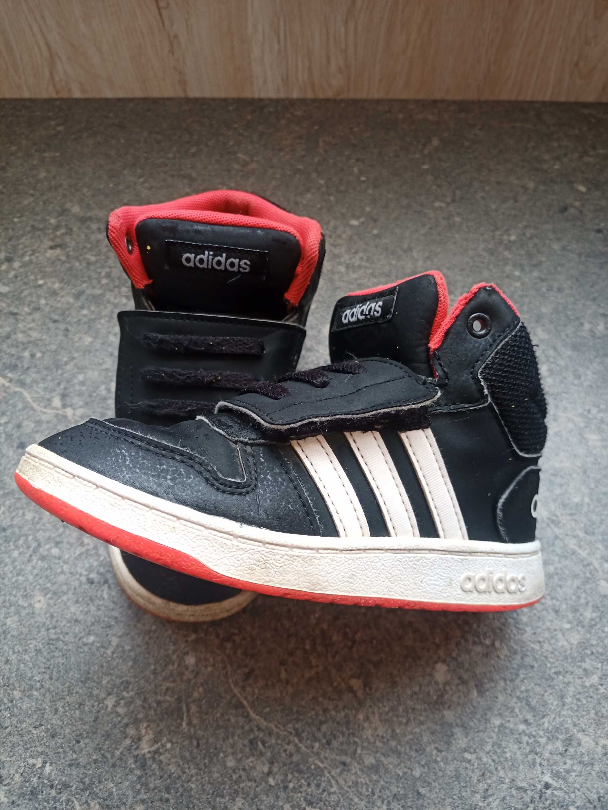 маратонки Adidas