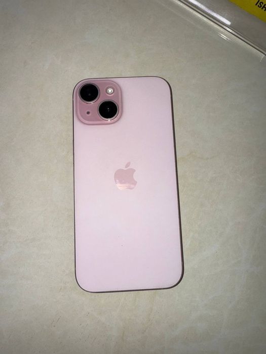 Iphone 15 pachka ochilib iwlatilgan ayol kiwi iwlatgan