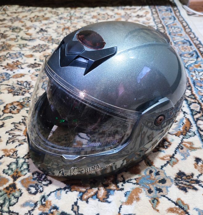 Продам мото шлем. Б/У. Размер L