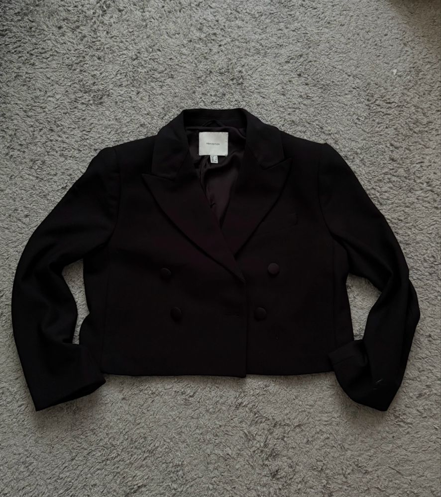 Пиджак H&M.
