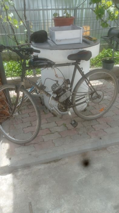 Vând bicicleta cu motor