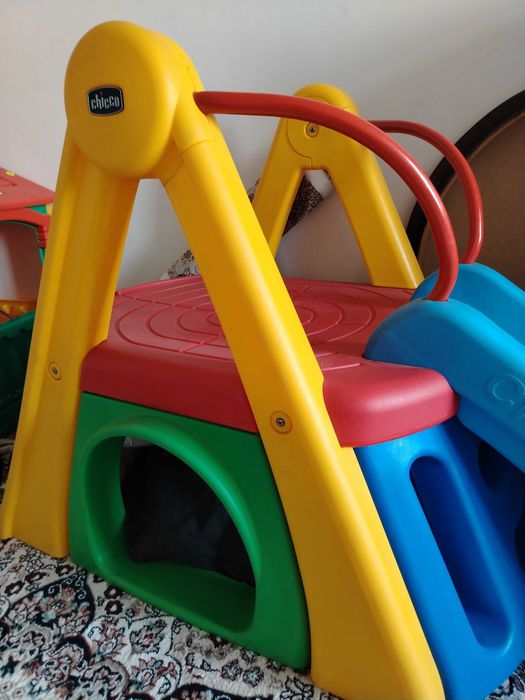 Игровой домик и горка для детей