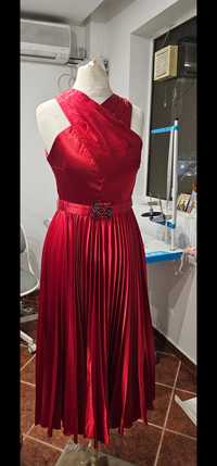 Rochie roșie satinata plisata