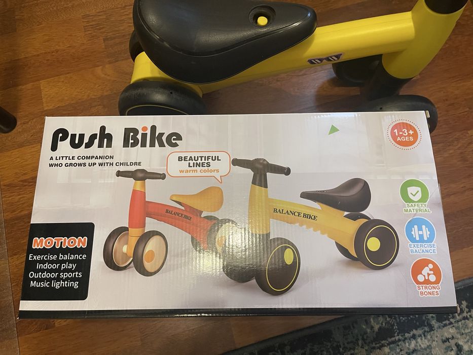 Bicicleta fara pedale PROCART, 4 roti, luminite LED si muzica, 1-3 ani