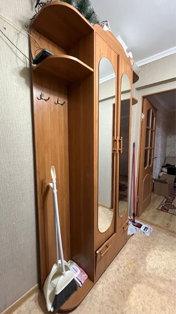 Продам прихожный шкаф,в хорошем состоянии