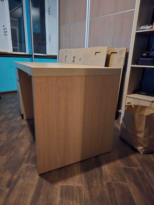 Бюро за офис или хоумофис, като ново