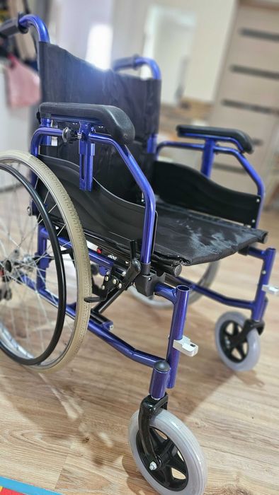 Кресло-коляска для инвалидов