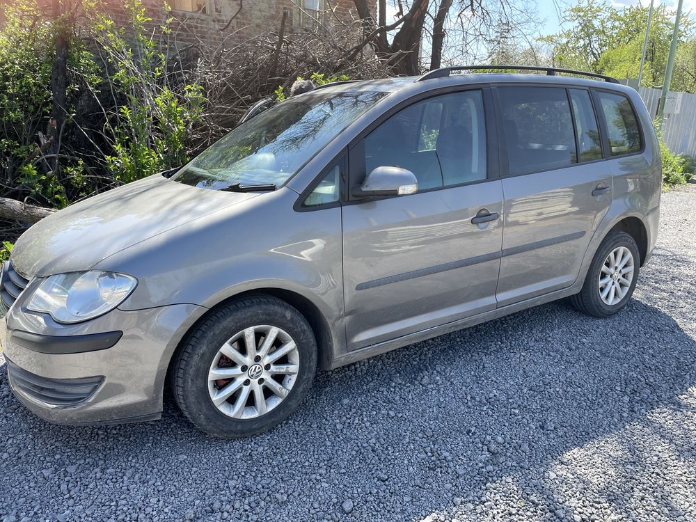 WV Touran 2008год.1.9Tdi тип на мотора BLS само на части