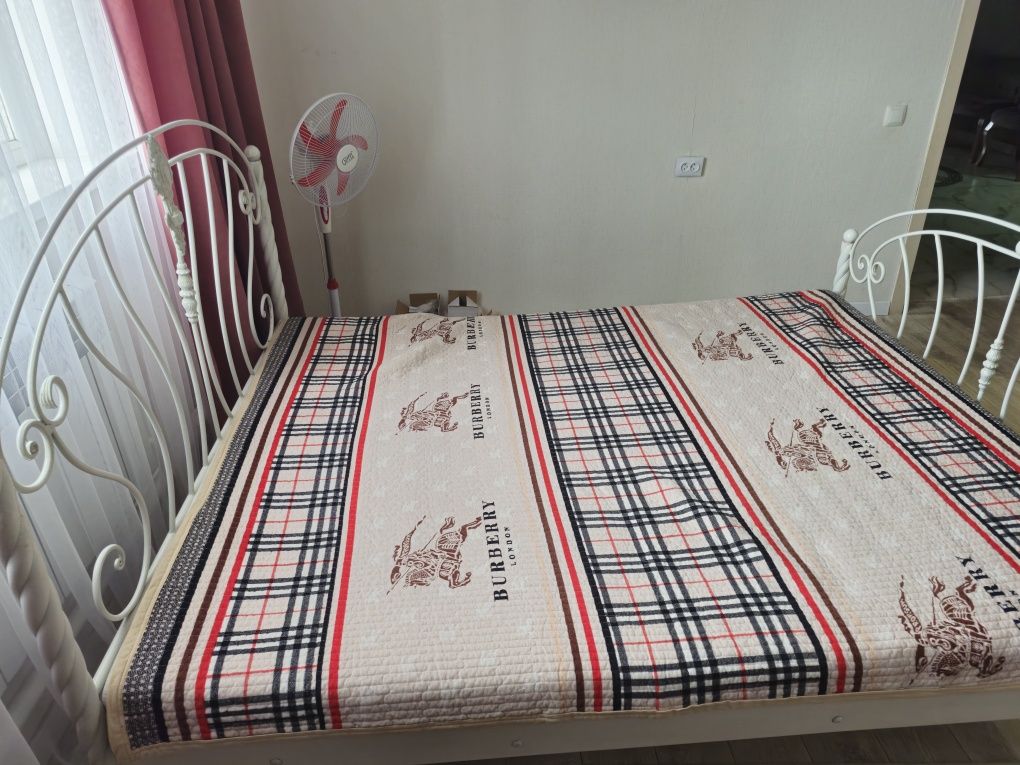 Продам кровать из металла с матрасом