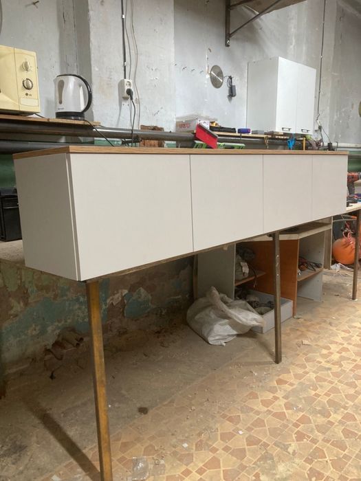 Продам тв тумбу 35000