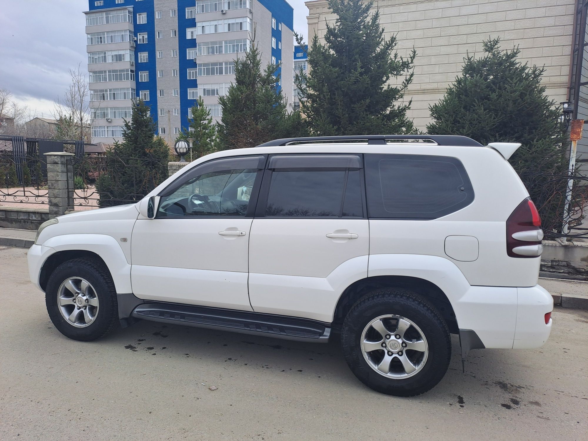 Продам Toyota LandCruiser Prado 120