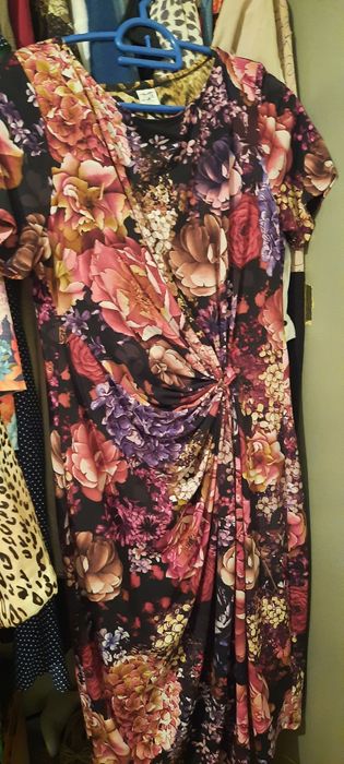 Костюмы, платья. Обмен на корм бездомным животным