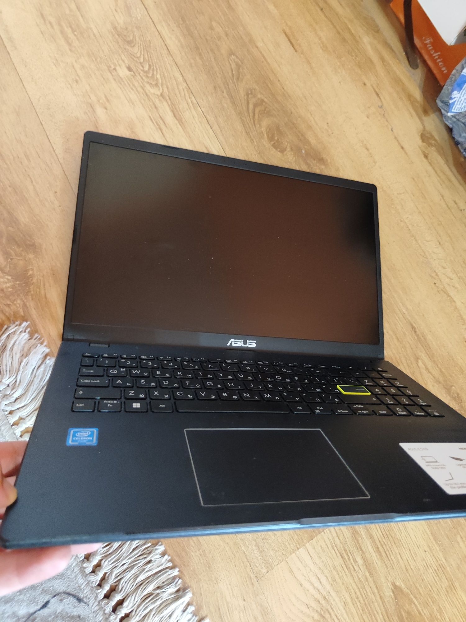 Лаптоп ASUS E510MA